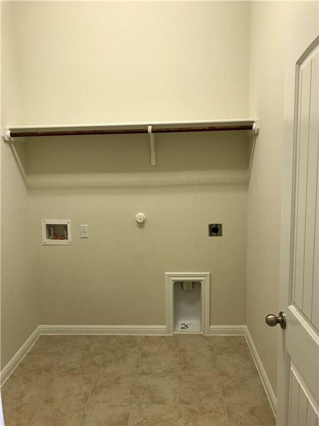 Building Photo - Brand New 4 bedroom One Story - Vista Vera...