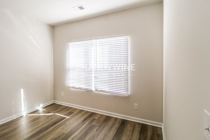 Building Photo - 604 Armitage Way