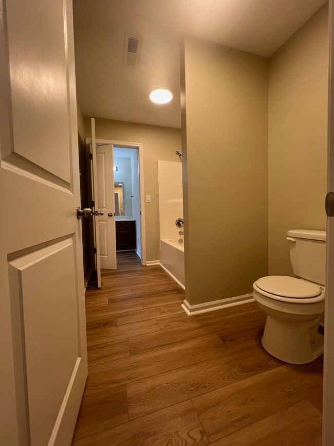 Building Photo - 114 Grand Oaks Dr