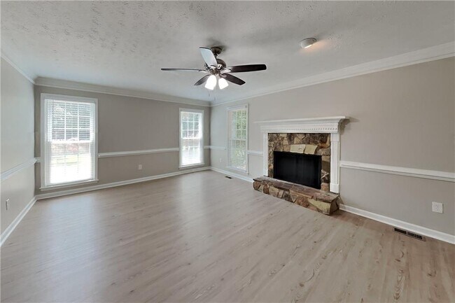 Building Photo - 385 Deerwood Dr
