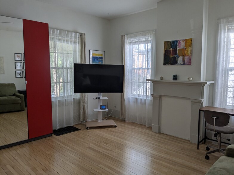 Building Photo - 506 N State St