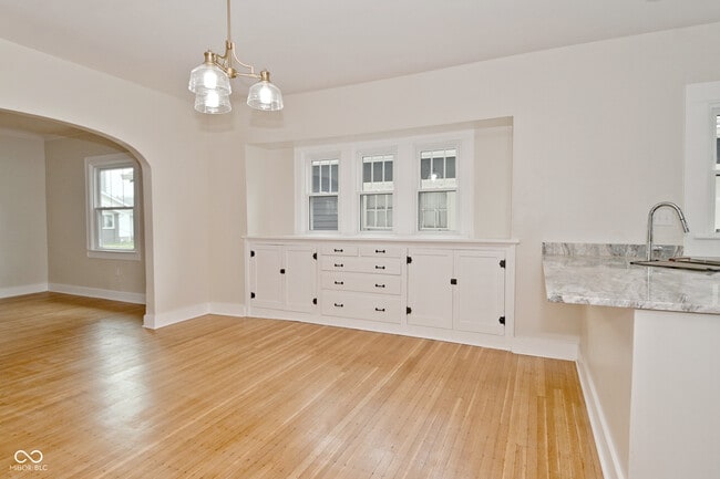 Building Photo - 3928 N Kenwood Ave