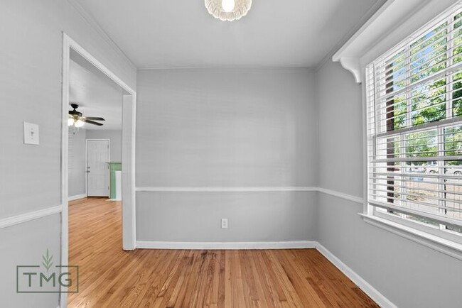 Building Photo - Newly Remodeled 2/1 in Kendall Whittier! M...