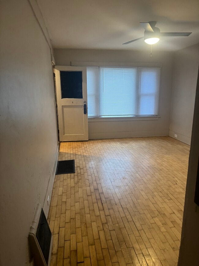 Building Photo - 165 Huff St