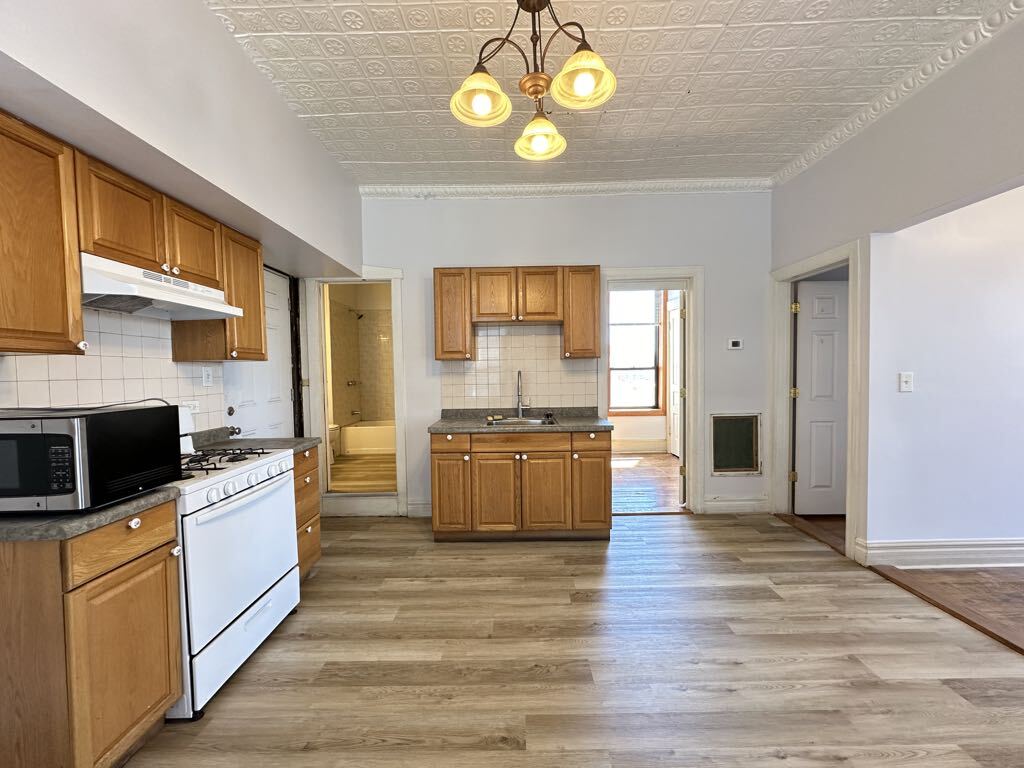 Building Photo - 2347 W 24th Pl