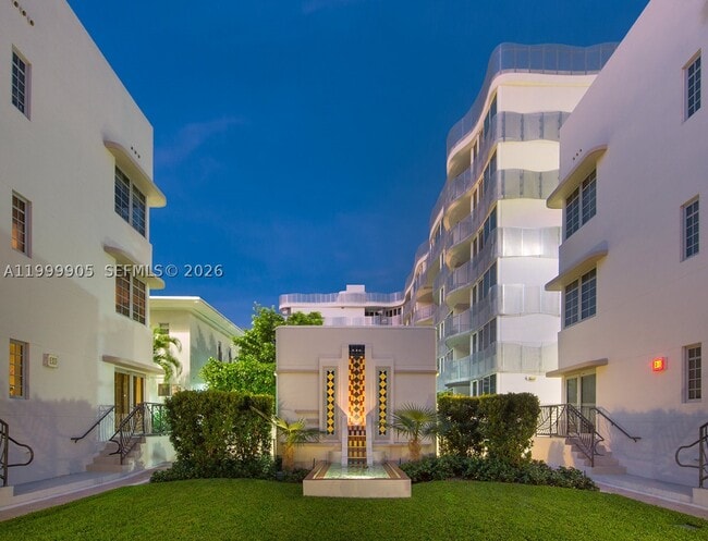 Building Photo - 210 W Park Dr