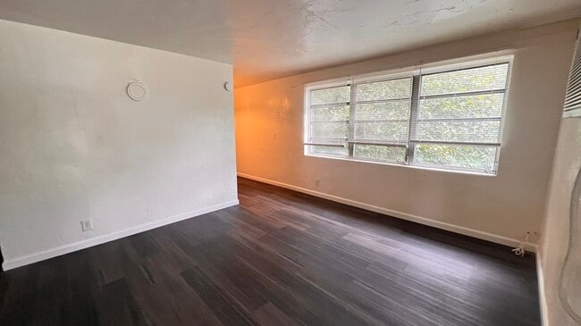 Building Photo - 2217 W 39th-