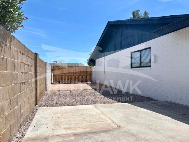 Building Photo - 2466 E Huber St