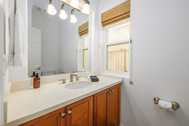 Building Photo - 125 Chinquapin Ave