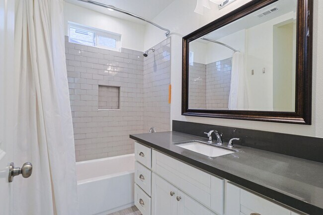 Building Photo - Amazing 4-bedroom + 3-bathroom house in Ma...