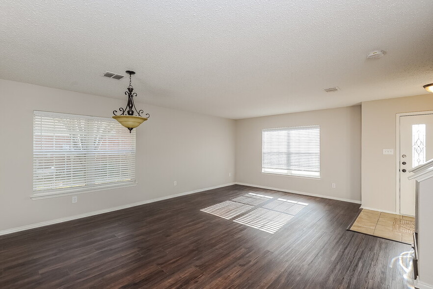 Building Photo - 7325 Moon Ridge Ct