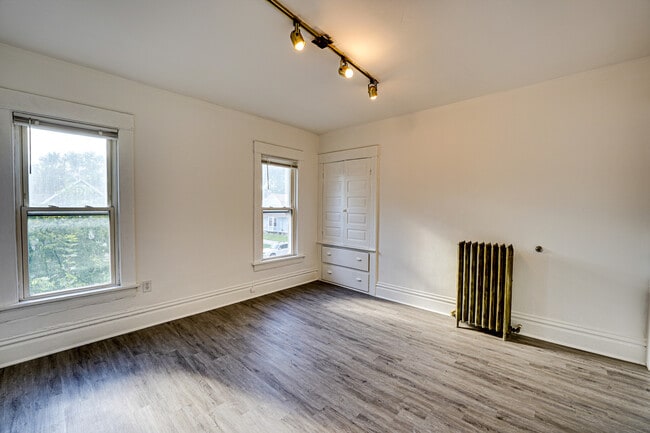 Building Photo - 523 Grand Ave
