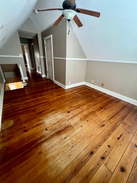 Building Photo - 1112 E Walnut St