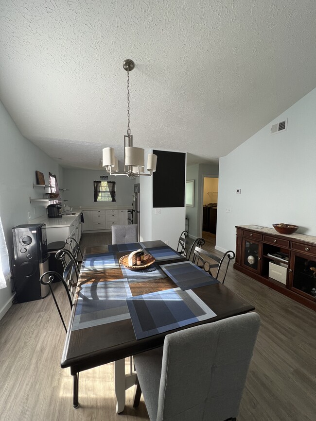 Dining room - 115 Nautilus St