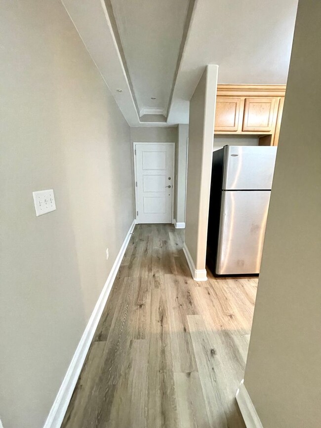 Building Photo - Upgraded 2Bed/2Bath Condo in the Heart of ...