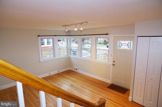 Building Photo - 6956 Westhampton Dr
