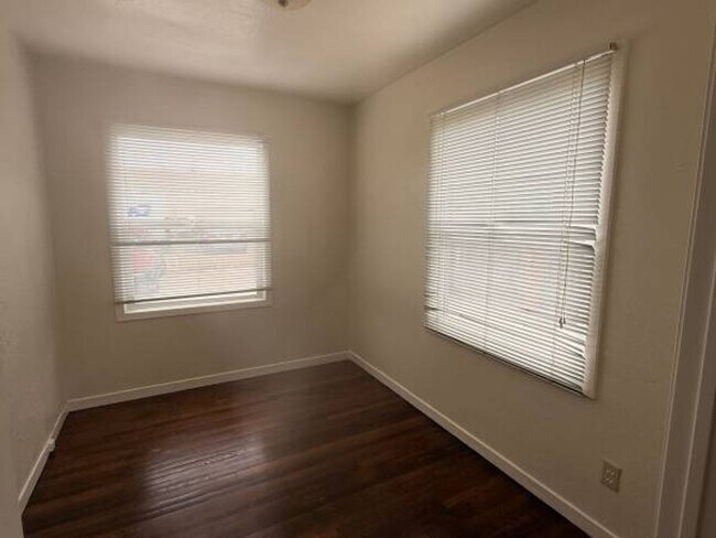 Building Photo - 2Bed - Sunny apartment right at El Cerrito...