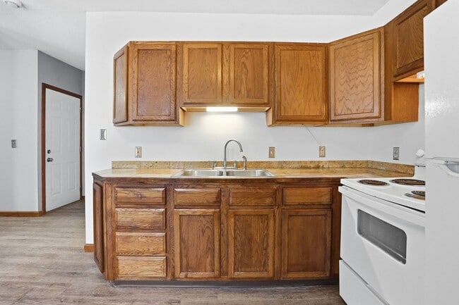 Building Photo - 315 Woronoco Rd