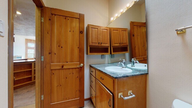 Building Photo - BEAUTIFULL 3 Bedroom  2 Bath IN THE FOOTHILLS