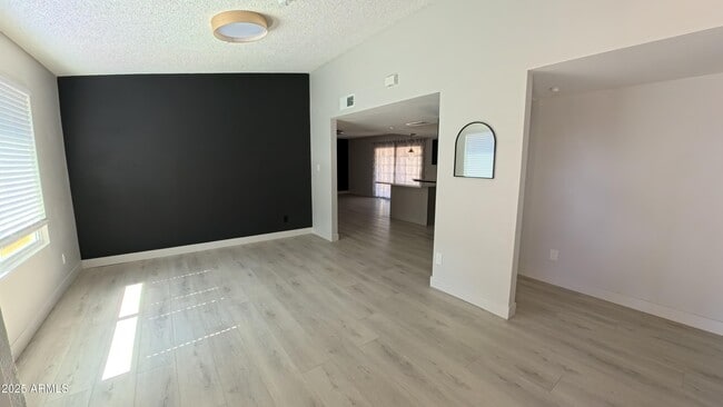 Building Photo - 7317 S Palm Dr