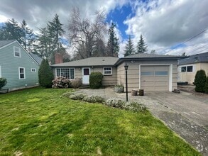 Building Photo - Fantastic SE Salem location!