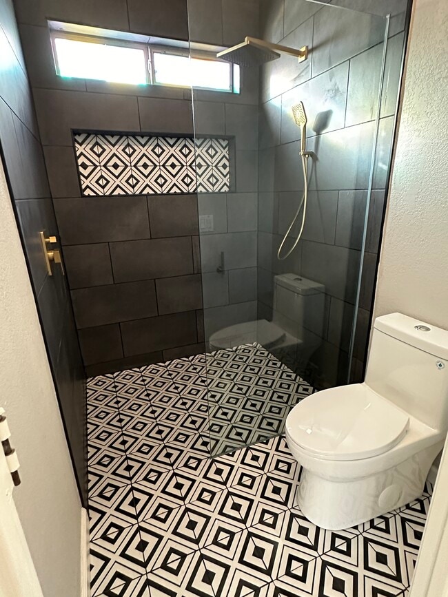 Building Photo - 4043 W Desert Hollow Dr