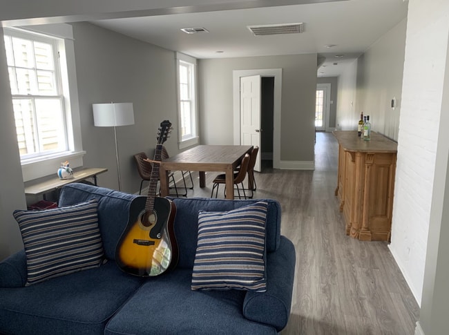 Building Photo - Charming Duplex in the Heart of Uptown New...