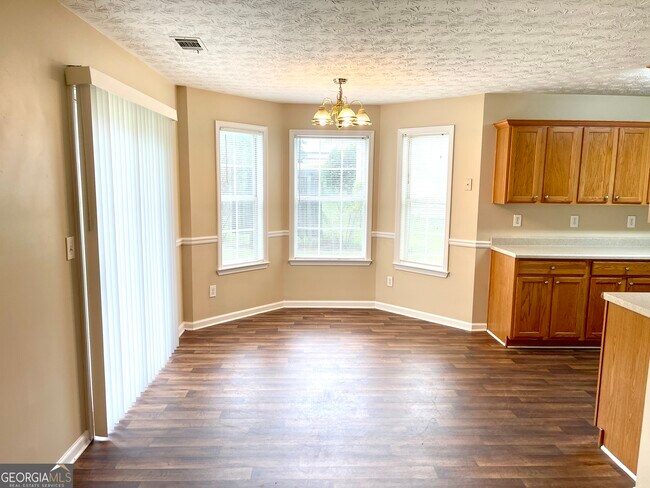 Building Photo - 100 Oak Hill Dr