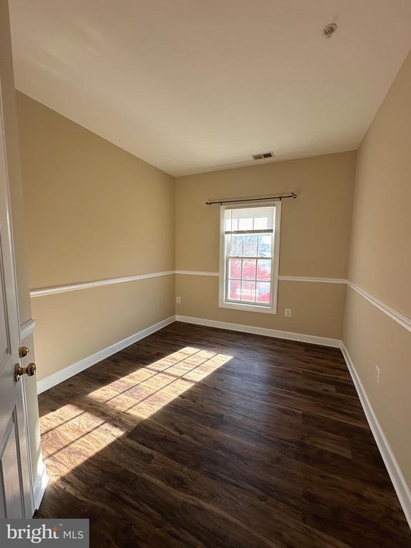 Building Photo - 9430 Dunraven St