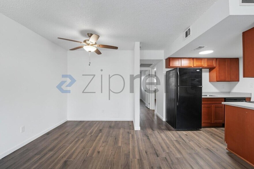 Building Photo - Unit 514