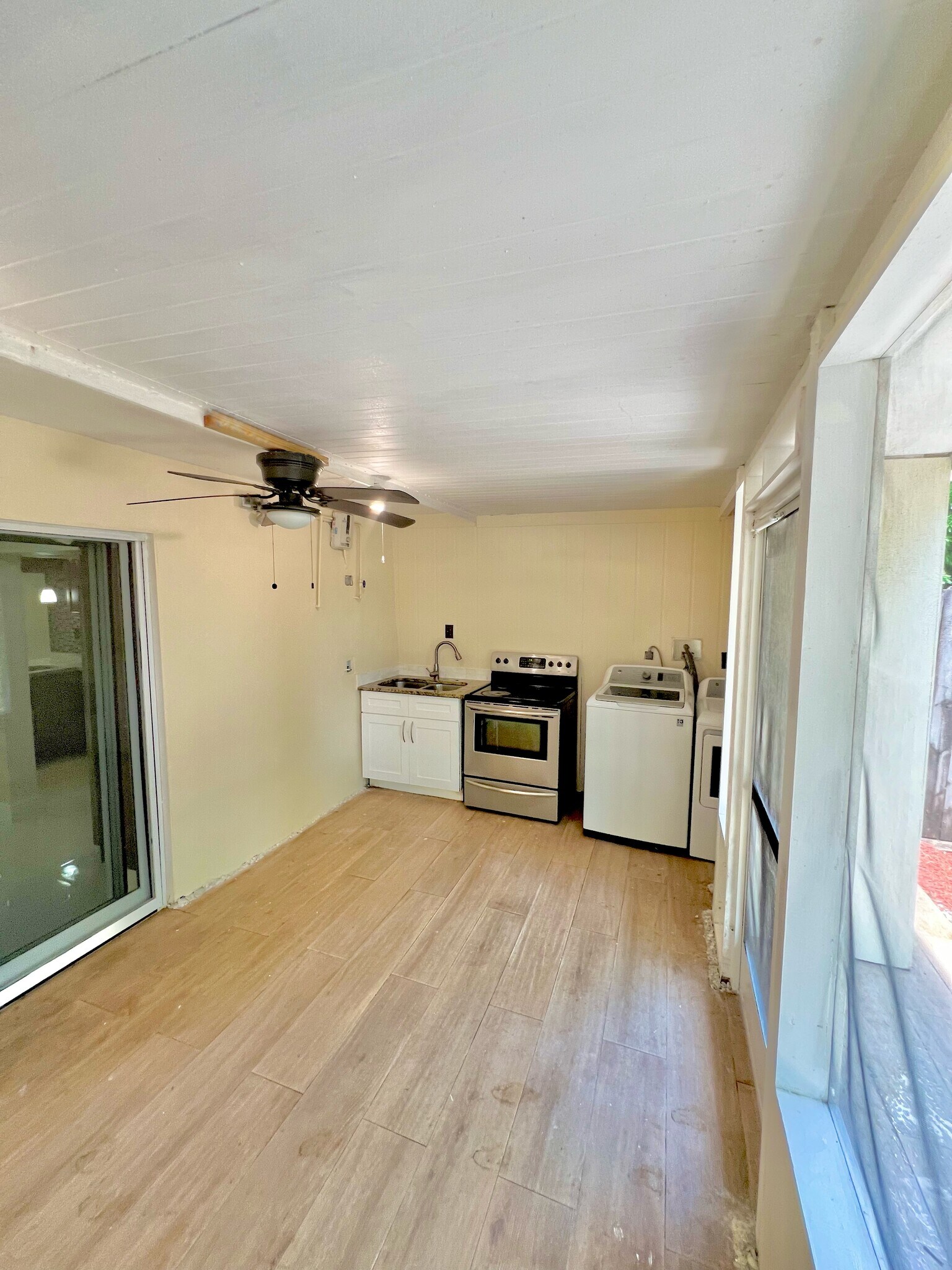 Building Photo - 7021 SW 19th Mnr