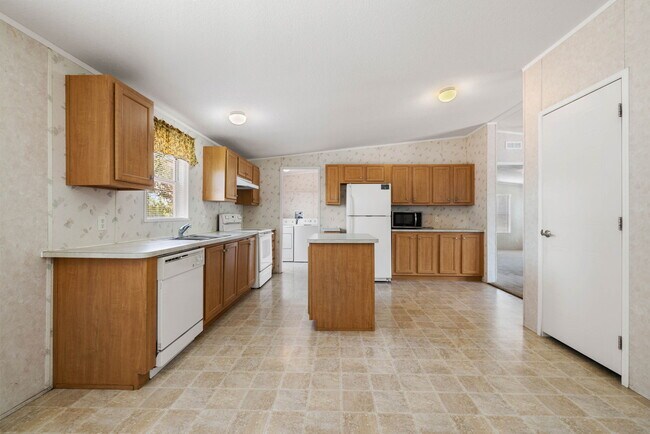 Building Photo - 24255 N Cleveland St