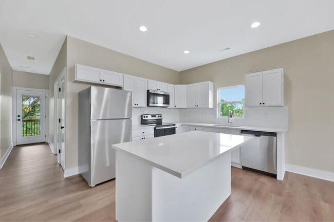 Building Photo - 359 Turnpike Rd