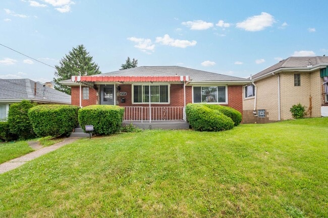 Building Photo - Stunning 3 bedroom home in McKeesport available Feb 15!