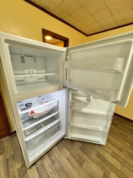 Building Photo - 10 Valley St