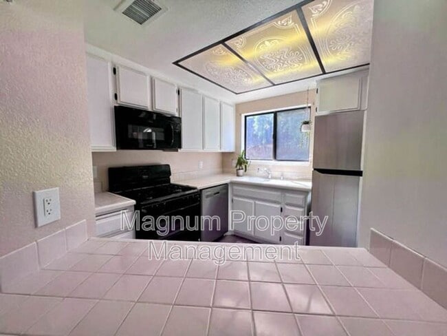 Building Photo - 27773 Moonridge Dr