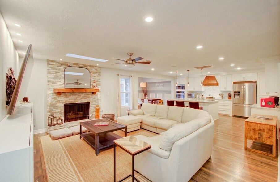 Primary Photo - 11102 Hillcroft St