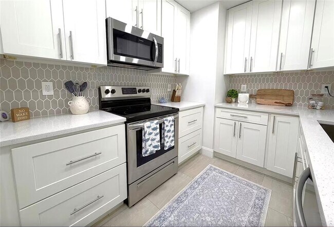 Building Photo - 2238 Clematis St