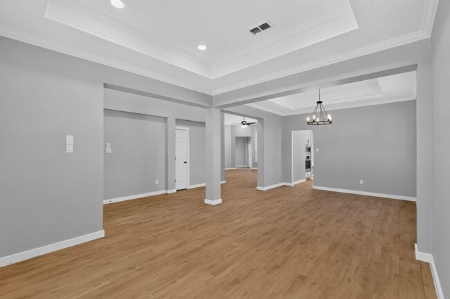 Building Photo - 720 Cliffmoor Dr