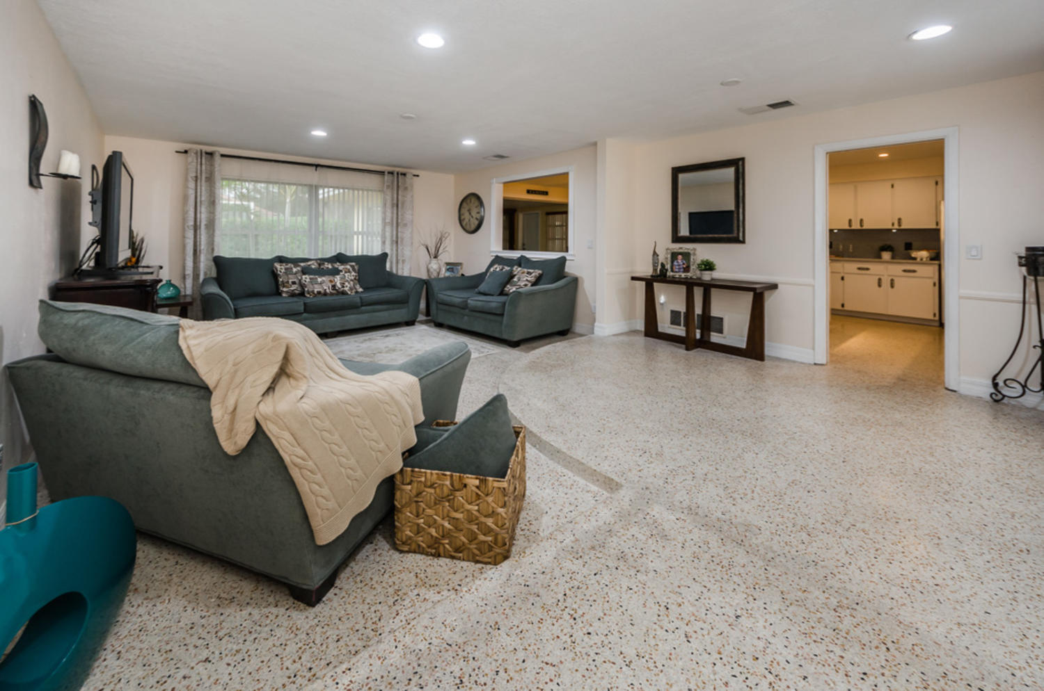 Building Photo - 245 Bel Forest Dr