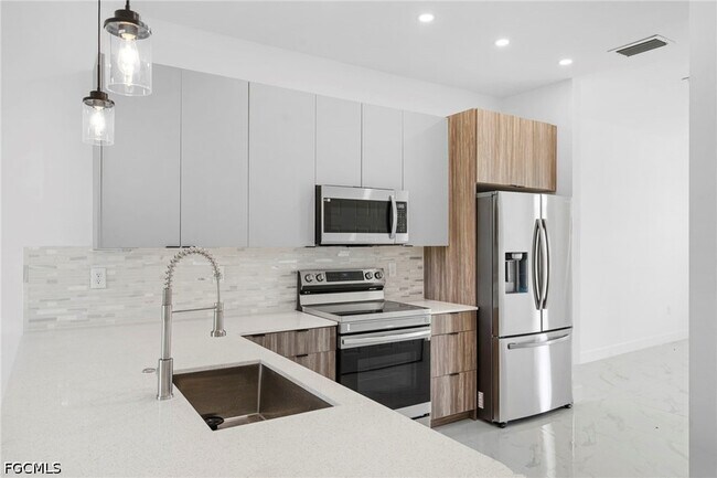 Building Photo - 1236 NW 25th Pl