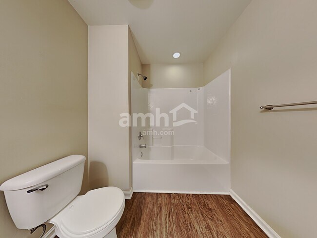 Building Photo - 202 Short Woods Ct