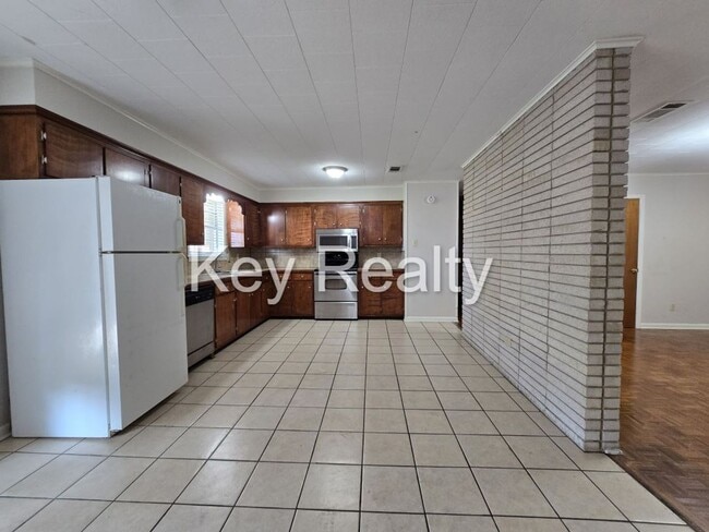 Building Photo - 6108 Coco Dr