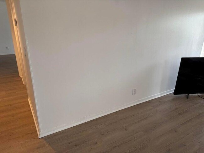 Building Photo - 13750 Oneida Dr