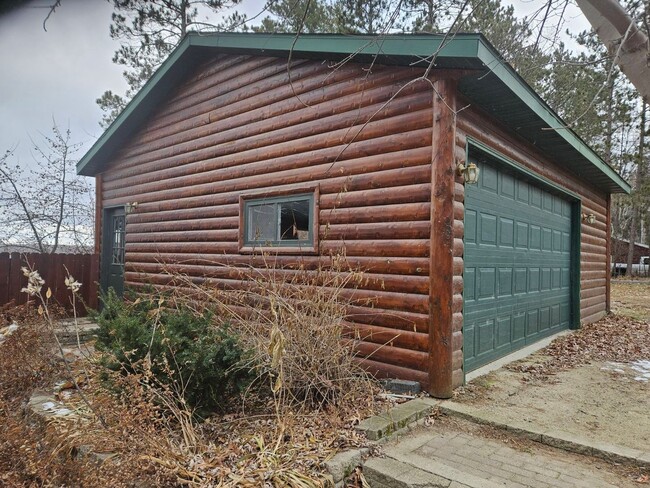 Building Photo - Cozy Cabin on the Old Silver Lake