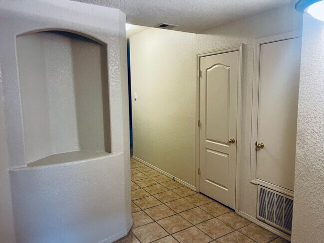 Building Photo - Rio Grande Home