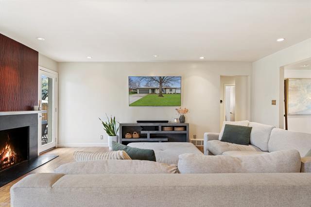 Building Photo - 7418 Fenton Dr