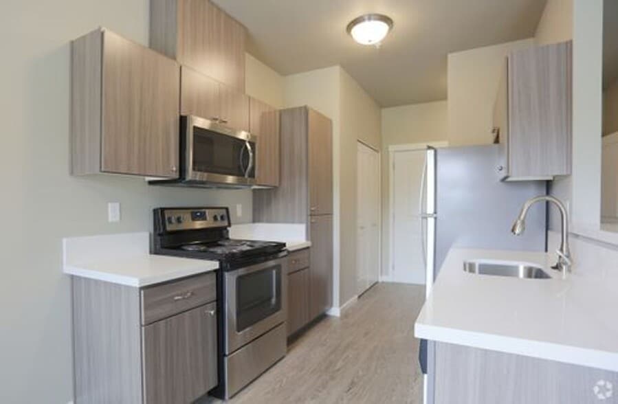 Interior Photo - White Oak Luxury Apartments