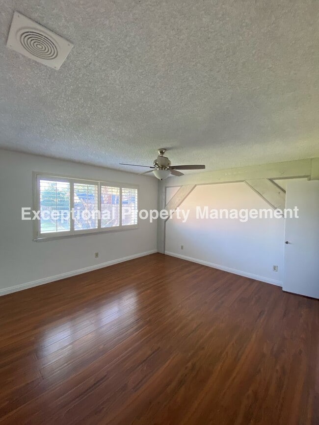 Building Photo - Ready to move in 4 bedroom 2 bath home