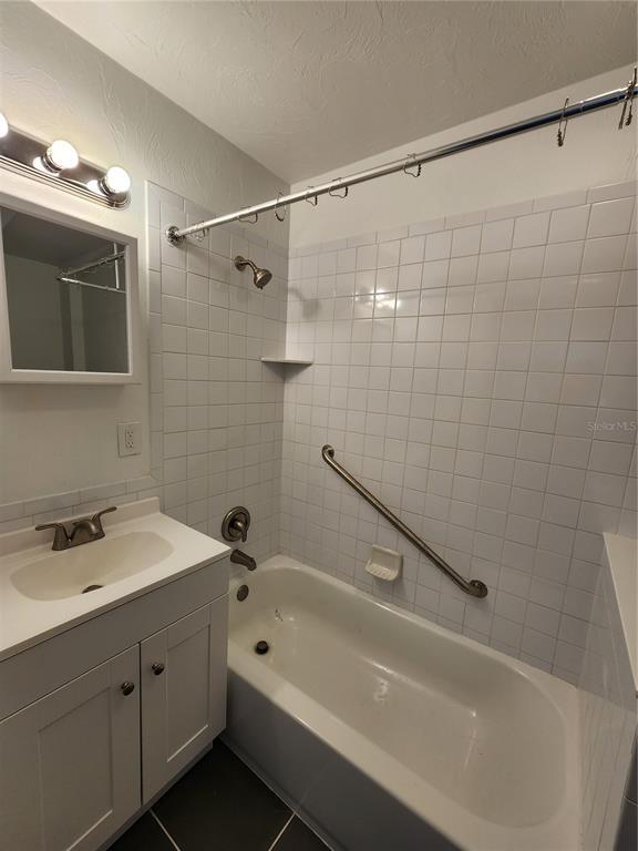 Building Photo - 120 SE 7th St